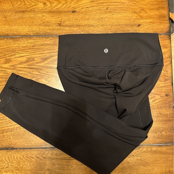 Black Lululemon Wunder Under High Rise Leggings - Picture 3 of 5